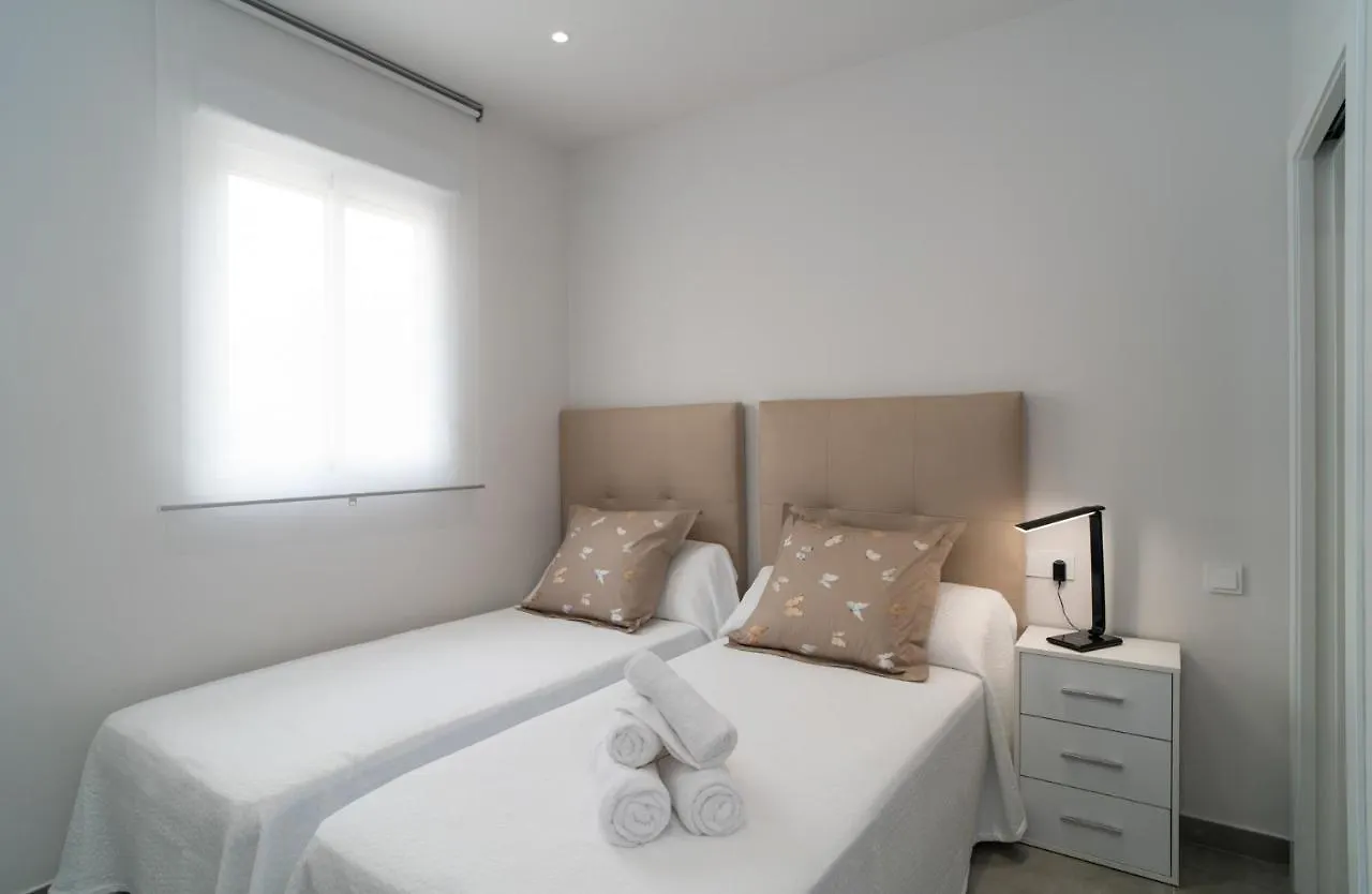 Aac Malaga - Apartamento Con Terraza, Muy Amplio, Totalmente Equipado, Cerca Del Centro Y Nuevo!
