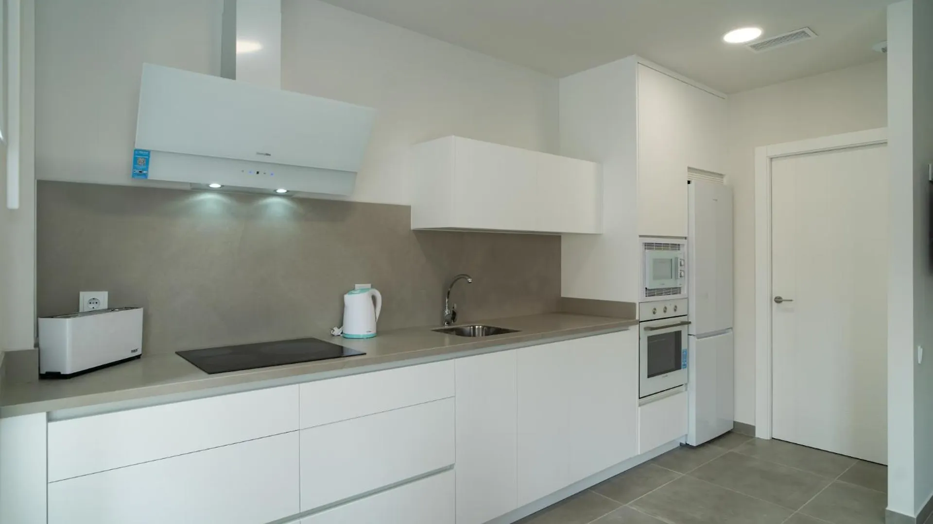 Aac Malaga - Apartamento Con Terraza, Muy Amplio, Totalmente Equipado, Cerca Del Centro Y Nuevo!
