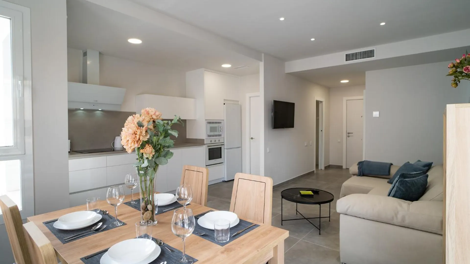 Appartement Aac Malaga - Apartamento Con Terraza, Muy Amplio, Totalmente Equipado, Cerca Del Centro Y Nuevo!